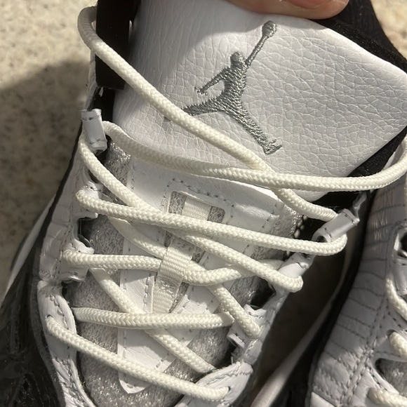 Jordan 11 Low IE - Picture 3 of 11